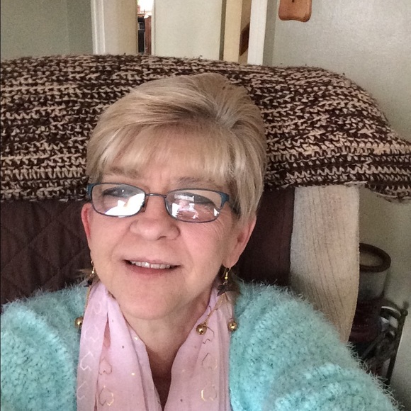 Profile Picture of Dawn Lamb (@dawnmarie60) on Poshmark