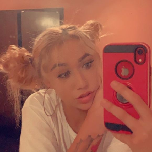 Profile Picture of Amber Wallace (@amberw156) on Poshmark