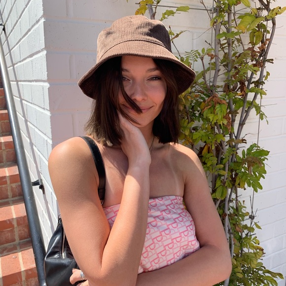 Luciana Cid - Poshmark Profile Picture of Luciana Cid (@lucianacid) on Poshmark