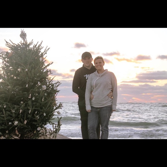 Profile Picture of Kinsey Brindamour (@kbrindamour) on Poshmark