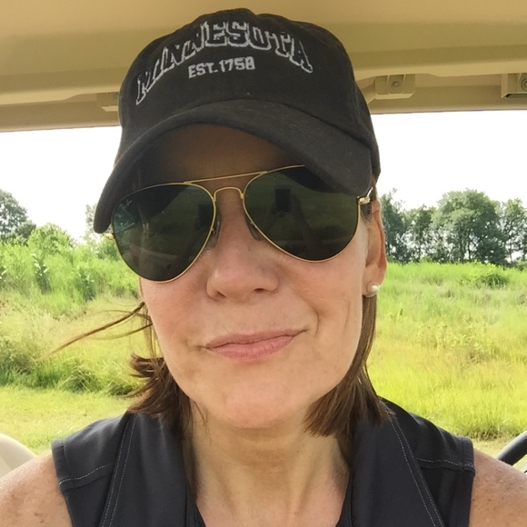 Profile Picture of Jennifer Oertli (@jenniferoertli) on Poshmark