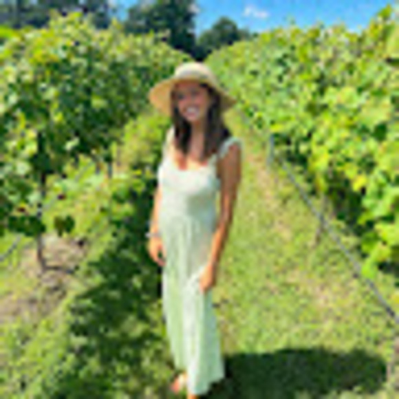 Skyler Burzycki - Poshmark Profile Picture of Skyler Burzycki (@skylerburzycki) on Poshmark