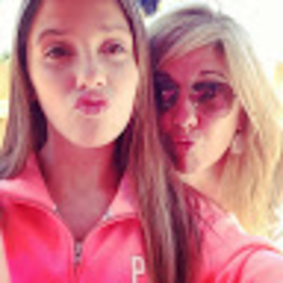 Profile Picture of Stephanie Berardelli (@stephanieb4s) on Poshmark