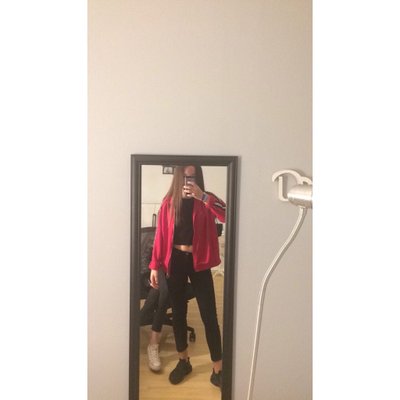 Profile Picture of Lara Dias (@_laradias_) on Twitter