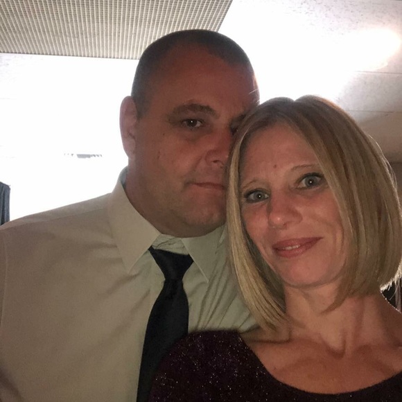 Profile Picture of Stephanie Stellingwerf (@sstellingwerf) on Poshmark