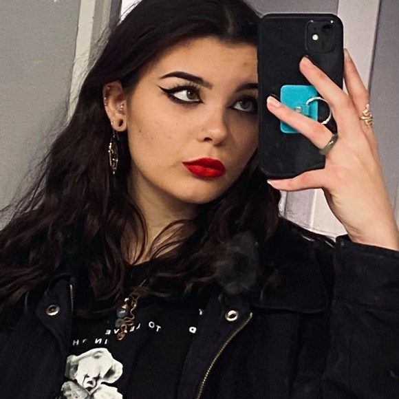 Profile Picture of Nina Saletta (@ninasalettaa) on Poshmark