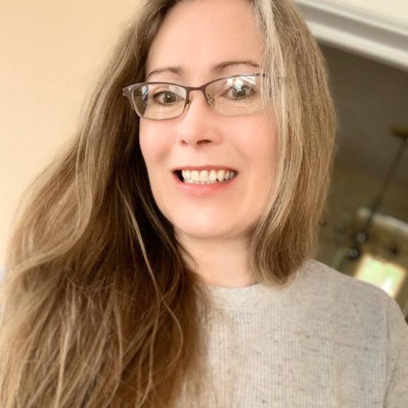 Profile Picture of Dawn Decker (@decbiz) on Poshmark