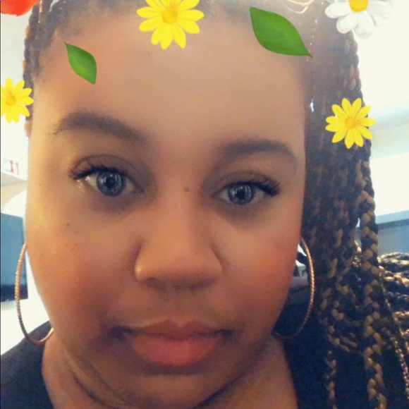 Profile Picture of Kim Cooper (@kimc02) on Poshmark