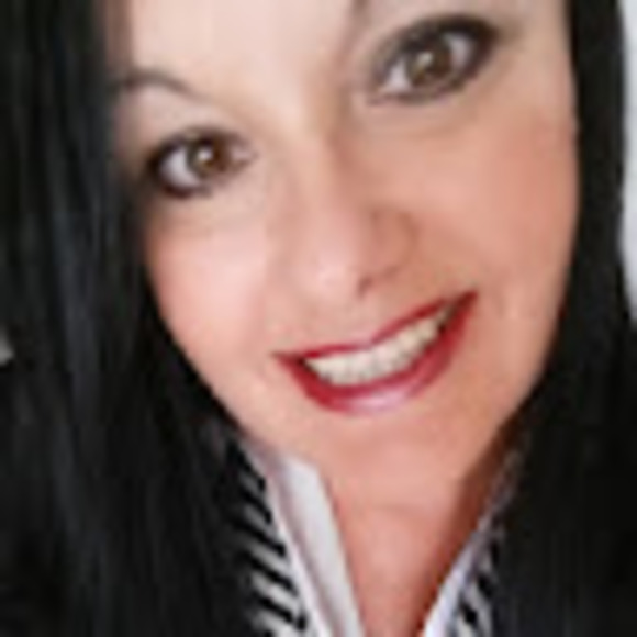 Profile Picture of Jodi Farmer (@jodi_farmer) on Poshmark