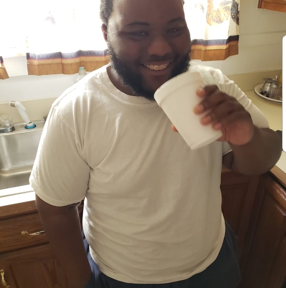 Profile Picture of Taron Smith (@hot_cheetos) on Poshmark