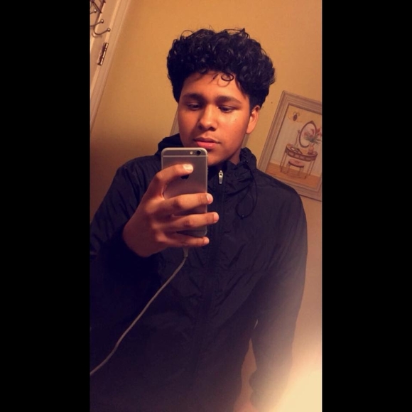 Profile Picture of Juan Samaniego (@juansam_27) on Poshmark