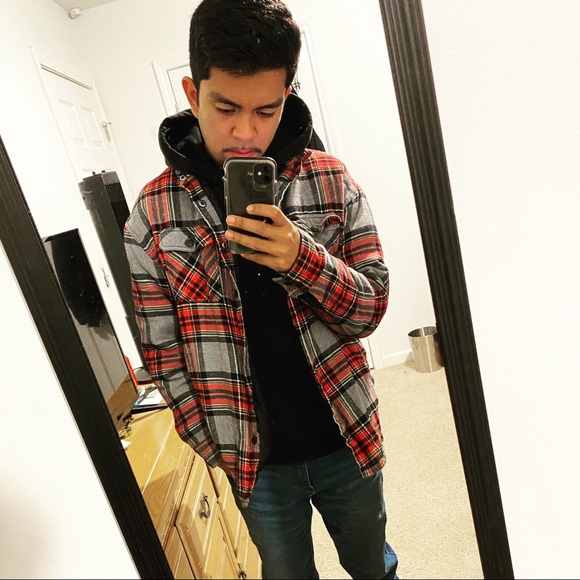 Profile Picture of David Hernandez (@hdavid200111) on Poshmark