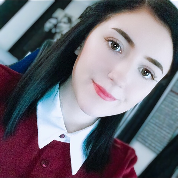 Profile Picture of Katelynn Sharp (@katelynnsharp) on Poshmark