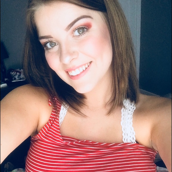 Profile Picture of Abigail Bright (@ablee1023) on Poshmark