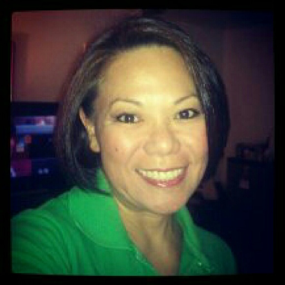 Profile Picture of Malu Tolentino (@malutolentino) on Poshmark