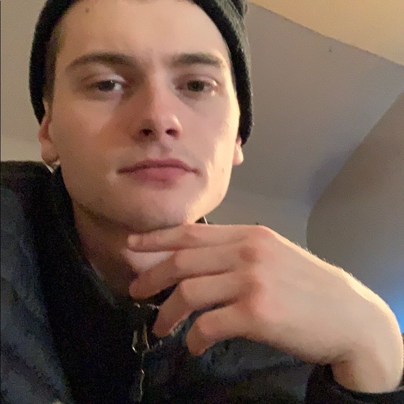 Profile Picture of Joey Ray (@joeywray07) on Poshmark