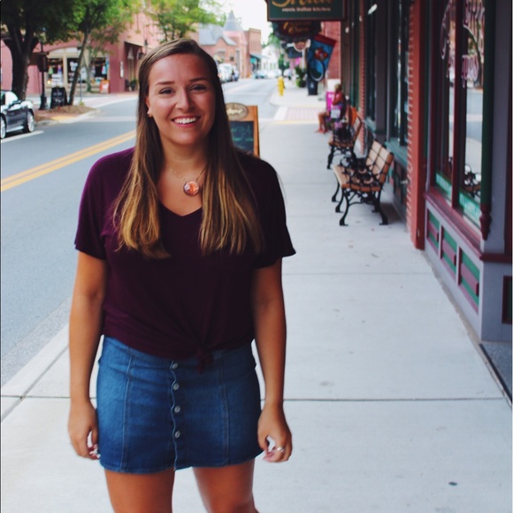 Profile Picture of Sadie Helvig (@sadieirene) on Poshmark
