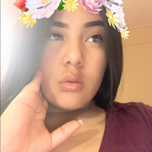 Profile Picture of April Mendoza (@april__2005) on Poshmark