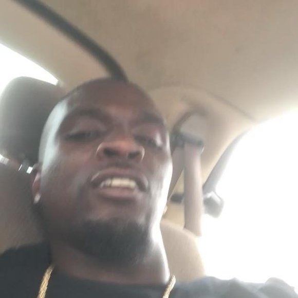 Profile Picture of Ka'venski Linzy (@adrianlinzy) on Poshmark