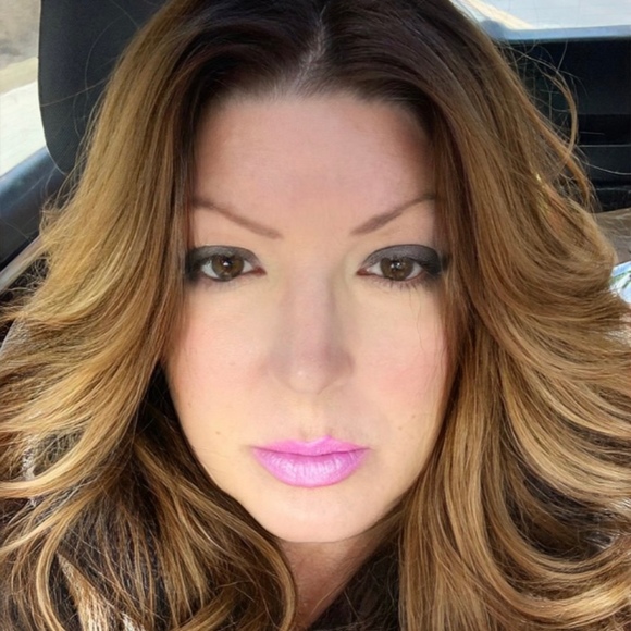 Arlene Ivanisevic - Poshmark Profile Picture of Arlene Ivanisevic (@aivanisevic) on Poshmark