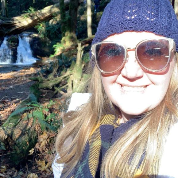 Profile Picture of Barbie Degenhart (@barbie1doll1) on Poshmark