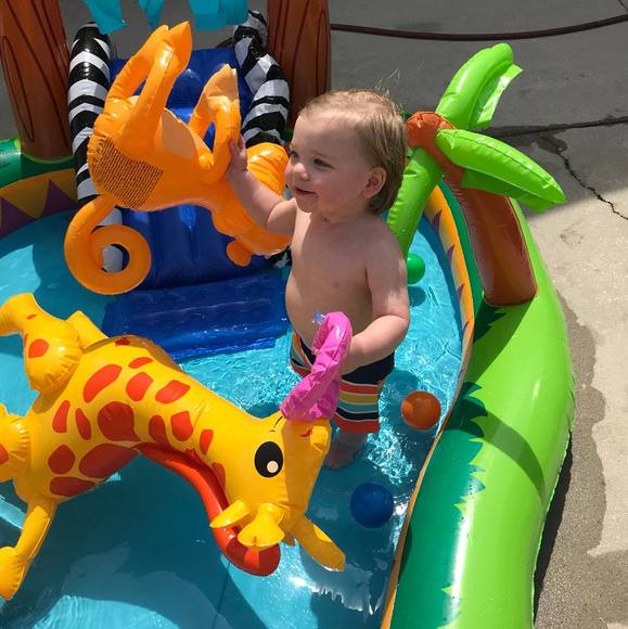 Profile Picture of Tracey Leschinsky (@birdierosr) on Poshmark