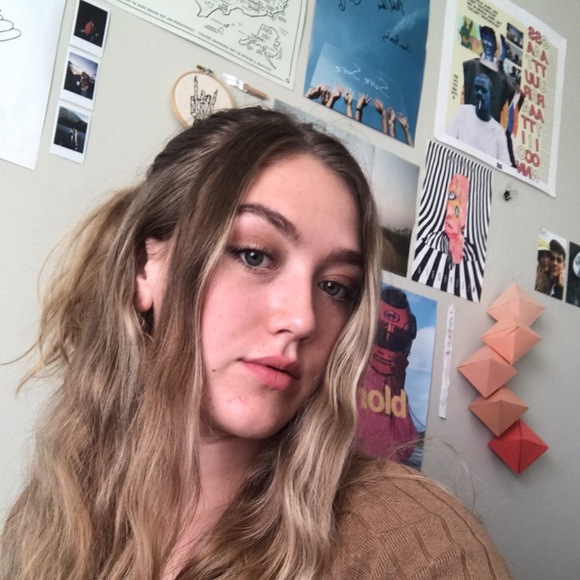 Profile Picture of Maddie Landrum (@maddie_landrum) on Poshmark