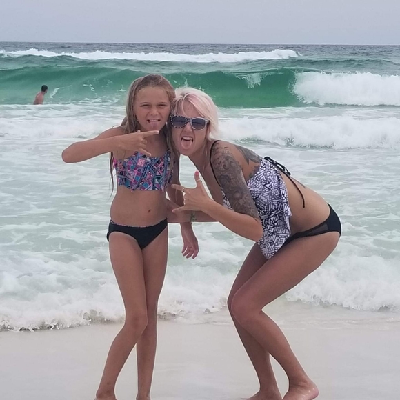 Profile Picture of Jessica n shane Mcelroy (@jessicamcelroy) on Poshmark