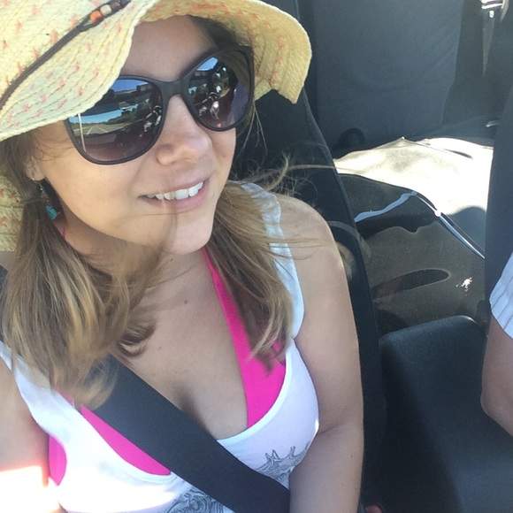 Profile Picture of Leah Daniel (@leahdan85) on Poshmark