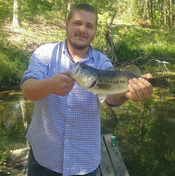 Profile Picture of Blake Larson (@thatguytuna) on Poshmark