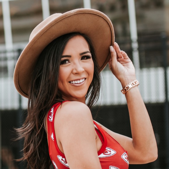 Elizabeth Heavey - Poshmark Profile Picture of Elizabeth Heavey (@elizabethheavey) on Poshmark