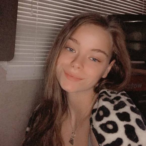 Profile Picture of Leah Vittetoe (@lmjrv2002) on Poshmark