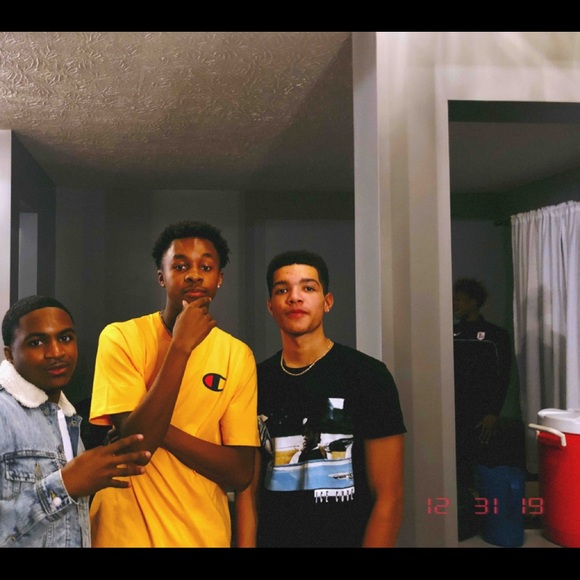 Tylin Broaders - Poshmark Profile Picture of Tylin Broaders (@tylin_broaders) on Poshmark