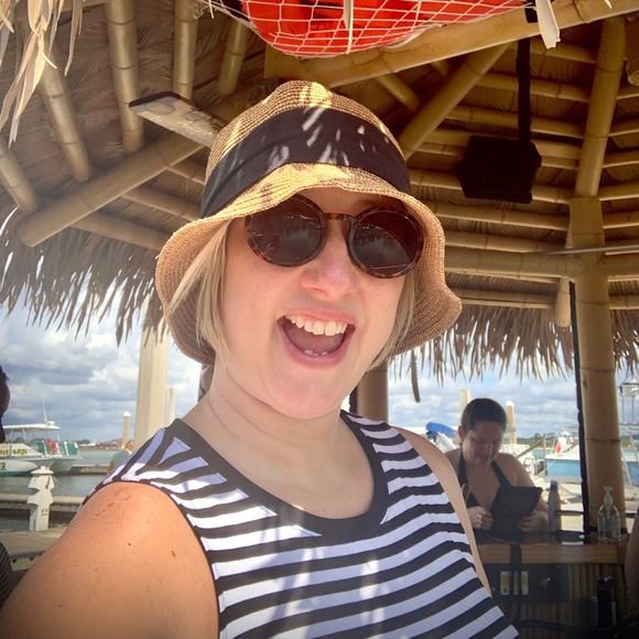 Profile Picture of Amber Klundt (@amberklundt) on Poshmark