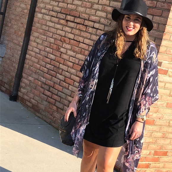Profile Picture of Amanda Land (@amandaland24) on Poshmark