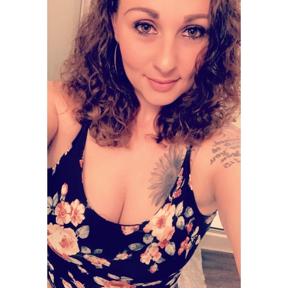 Profile Picture of Erika Backhus (@erika_backhus) on Poshmark