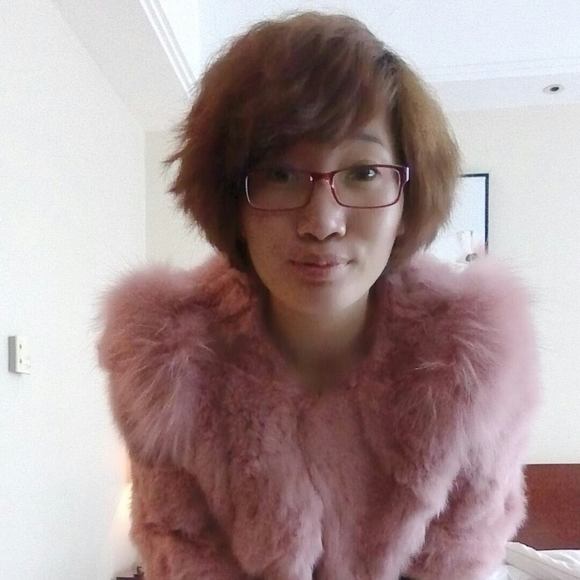 Profile Picture of Jiangmei Qin (@ornella_qin) on Poshmark