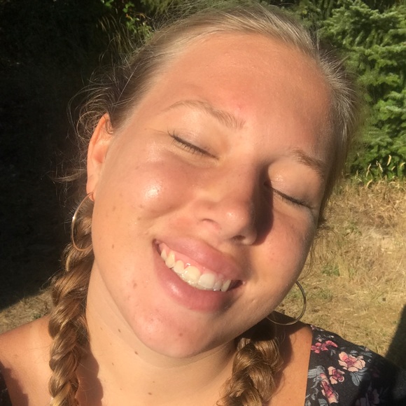 Profile Picture of Taylor Faker (@tfaker18) on Poshmark