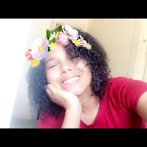 Profile Picture of Alexis James (@alexisnicolejam) on Poshmark