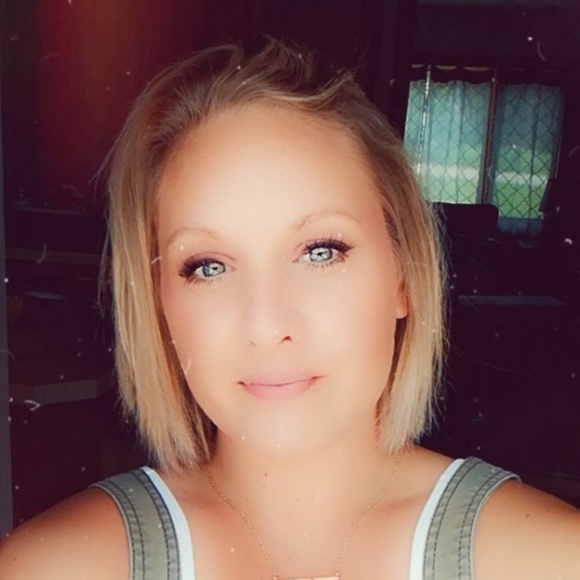 Profile Picture of Alicia Chitko (@avaalliaiden) on Poshmark