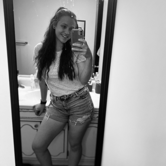 Profile Picture of Sierra Eiden (@sisini) on Poshmark