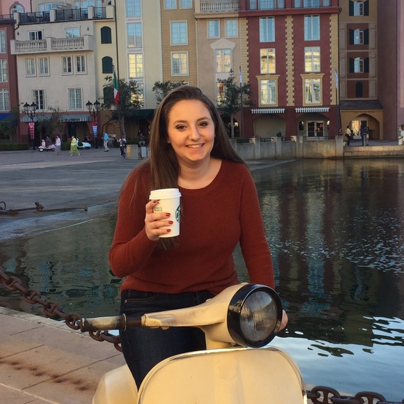 Profile Picture of Haley Mckee (@haleymckee17) on Poshmark