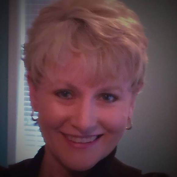 Profile Picture of Robin Stanley varner (@robinvarner) on Poshmark