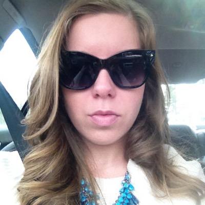 Profile Picture of Liz Akselrod (@LizzzAks) on Twitter