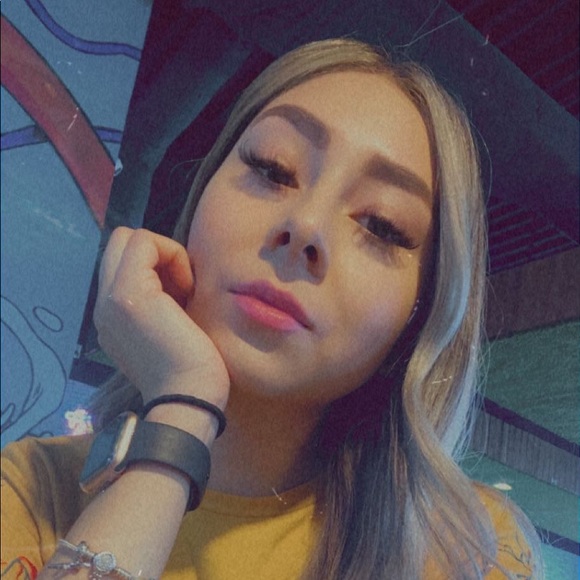 Profile Picture of Vianey Cisneros cruz (@vianeycisner580) on Poshmark