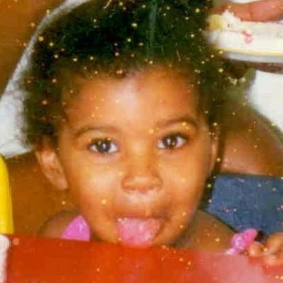 Profile Picture of Alice Gomes (@alicegom) on Poshmark