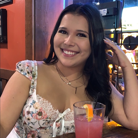 Profile Picture of Cheyenne Silvers (@cheyennesilvers) on Poshmark