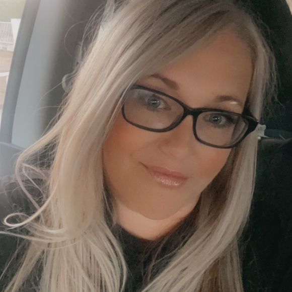 Profile Picture of Amicia Sapwell (@amiciasapwell) on Poshmark