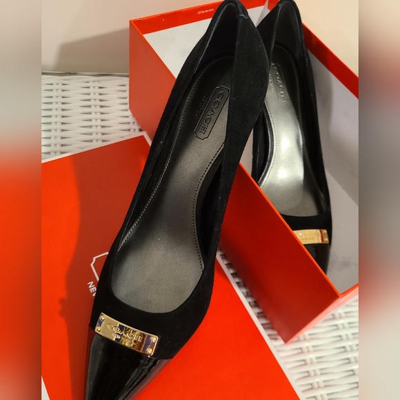 Profile Picture of Robin Michaels (@robinnj1) on Poshmark