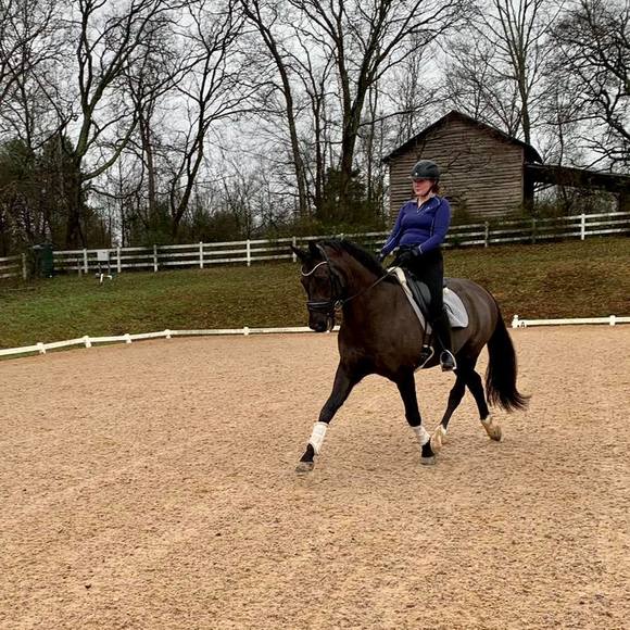 Profile Picture of Sarah Unks (@sarah_unks) on Poshmark